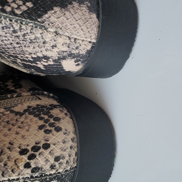 😍5/$20 !NWOT Time and Tru faux snakeskin booties 8W - Picture 6 of 9